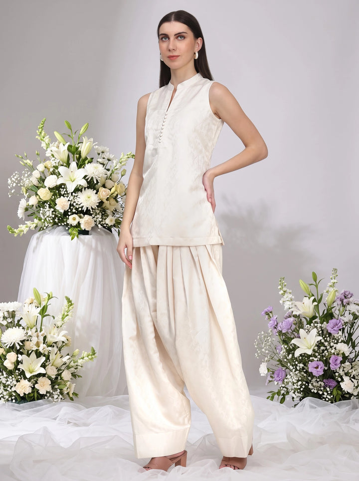 Nabia, Relaxed Fit  Kurta Indo western set (Oyster)