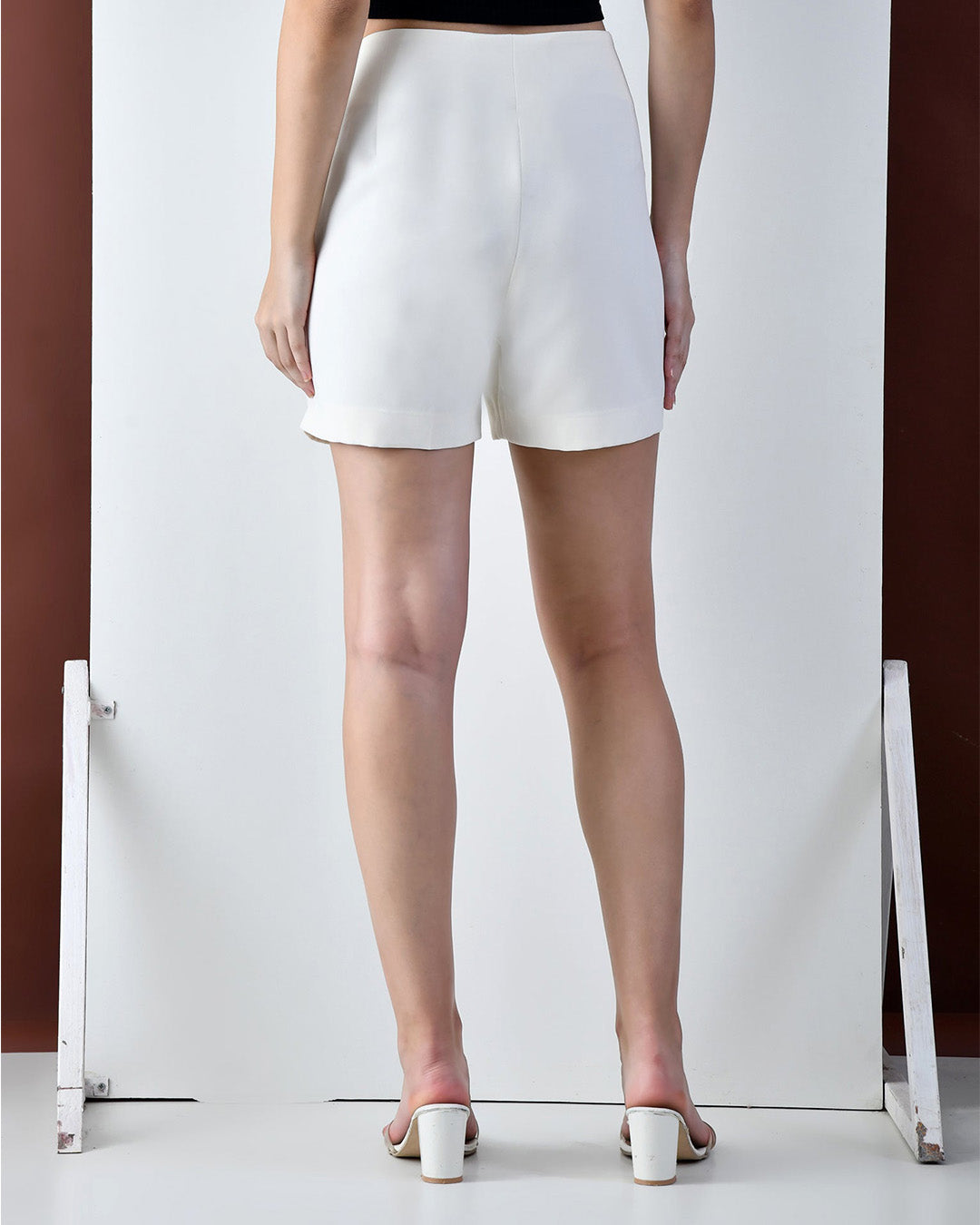 Molly Banana Crepe Casual Shorts (White)