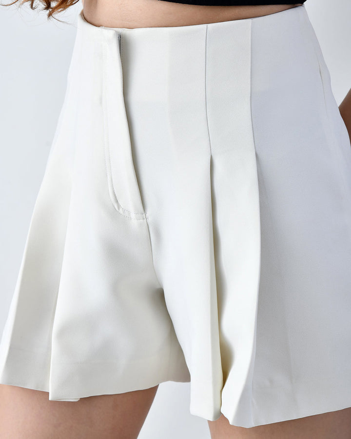 Molly Banana Crepe Casual Shorts (White)