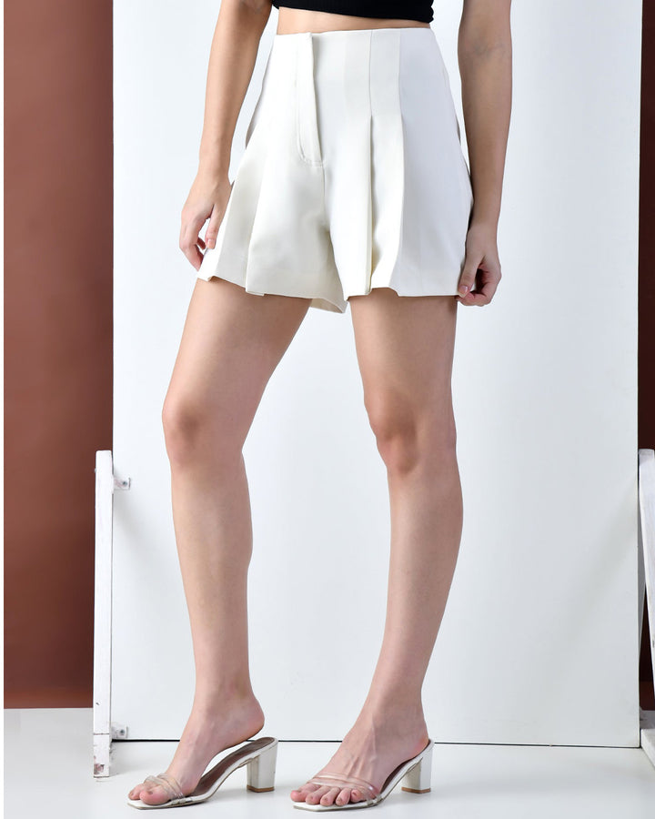 Molly Banana Crepe Casual Shorts (White)