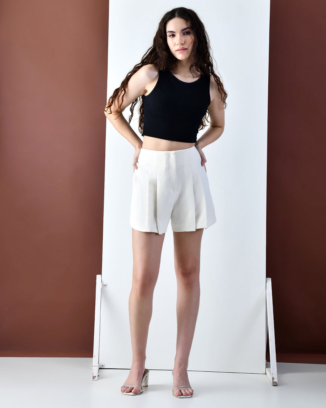 Molly Banana Crepe Casual Shorts (White)