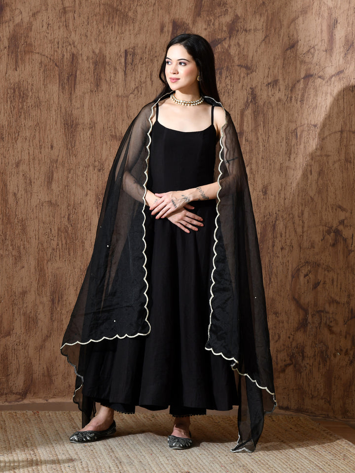 Ruh Chanderi Kurta Set in (Black)