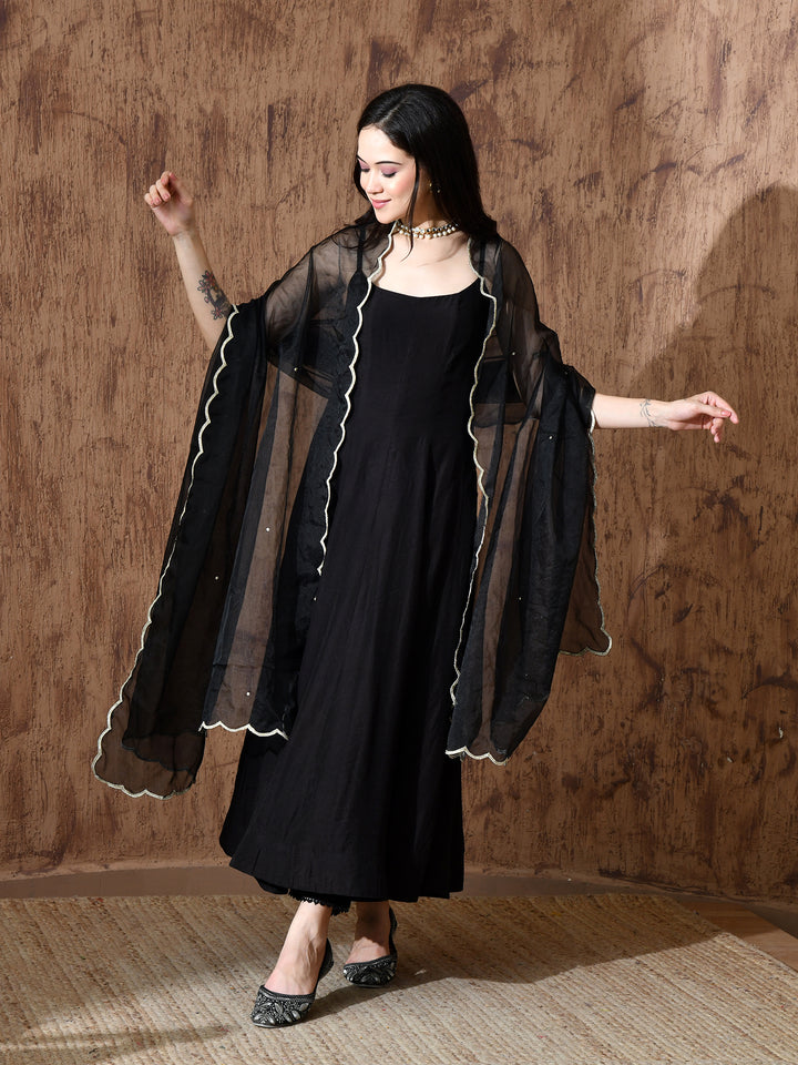 Ruh Chanderi Kurta Set in (Black)