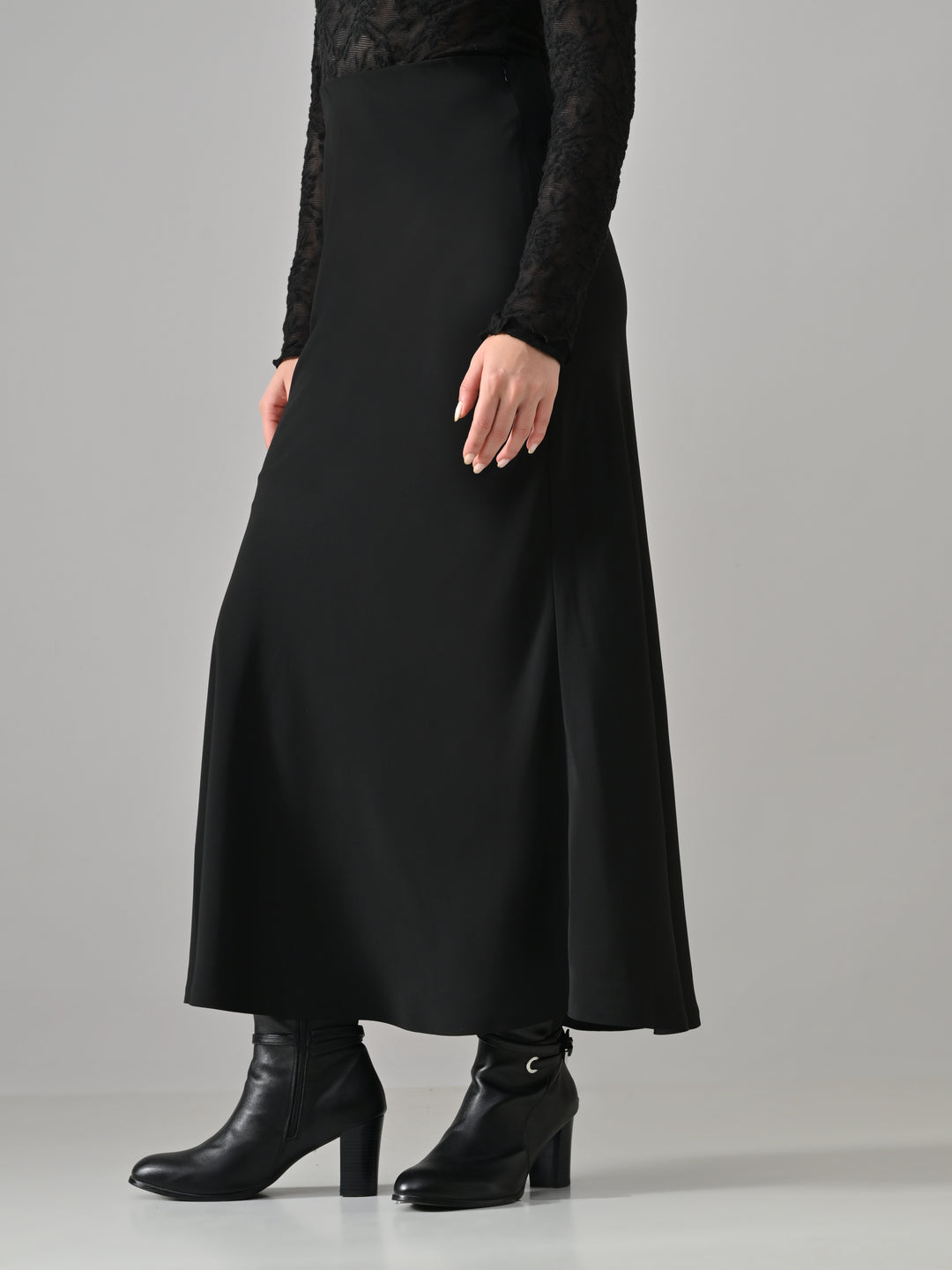 AUGUST BLACK A-LINE LONG SKIRT (BLACK)