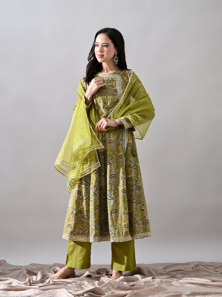 Draya Cambric Kurta Set in (Lime)
