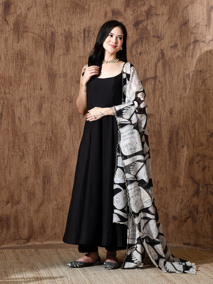 Ruh Chanderi Kurta Set in (Black)