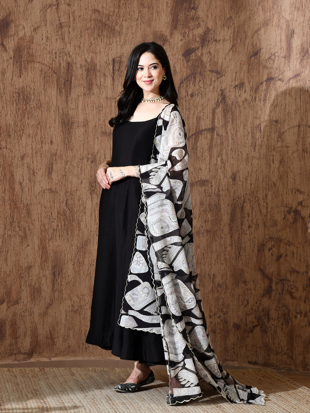 Ruh Chanderi Kurta Set in (Black)