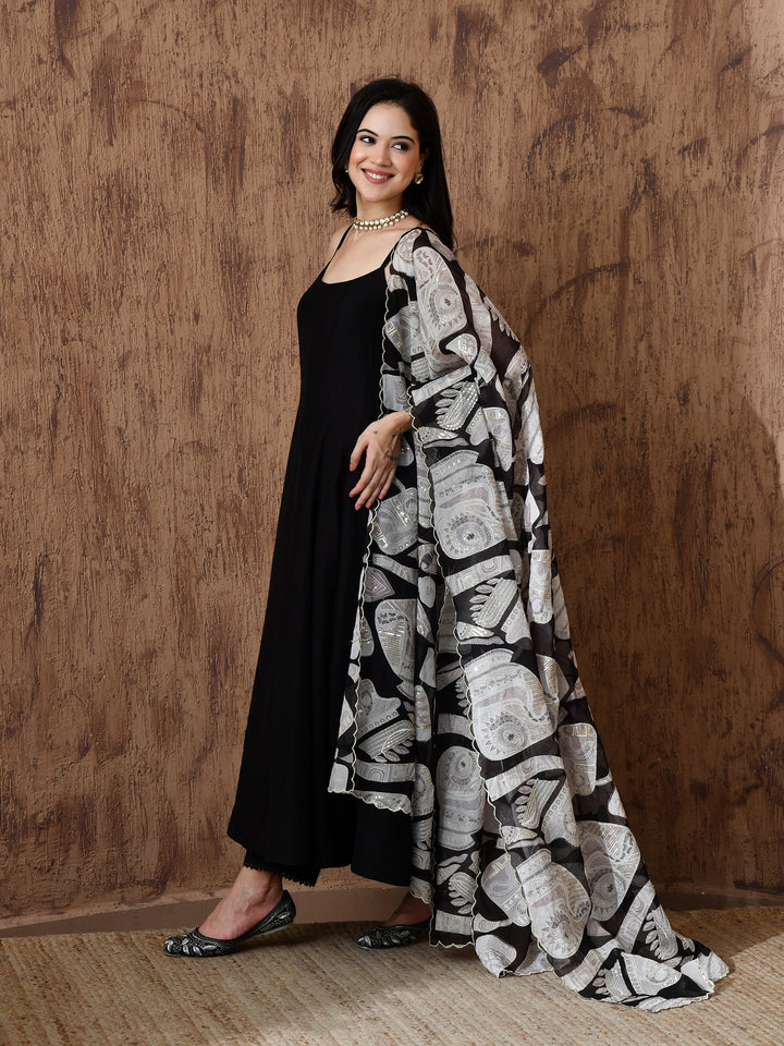 Ruh Chanderi Kurta Set in (Black)