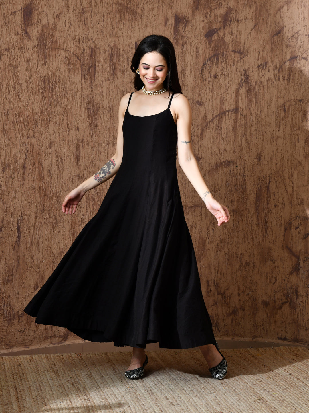 Ruh Chanderi Kurta Set in (Black)