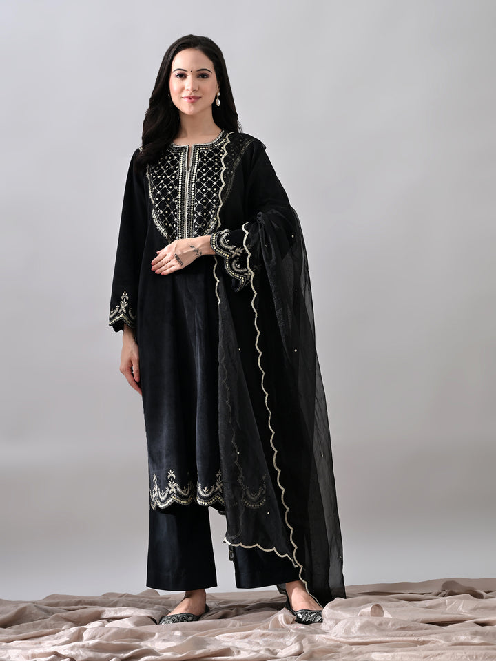 Suhana Embroidered Velvet Kurta Set (Black)